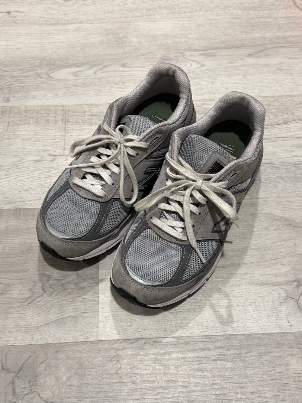 New Balance Women’s 990v5 sz 10 Gray Athletic Sneakers